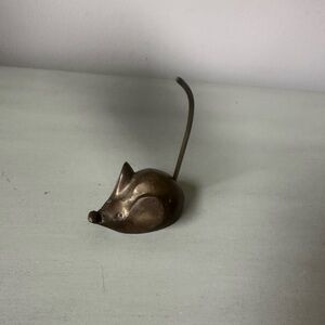 Vintage MCM brass mouse paperweight ring holder
